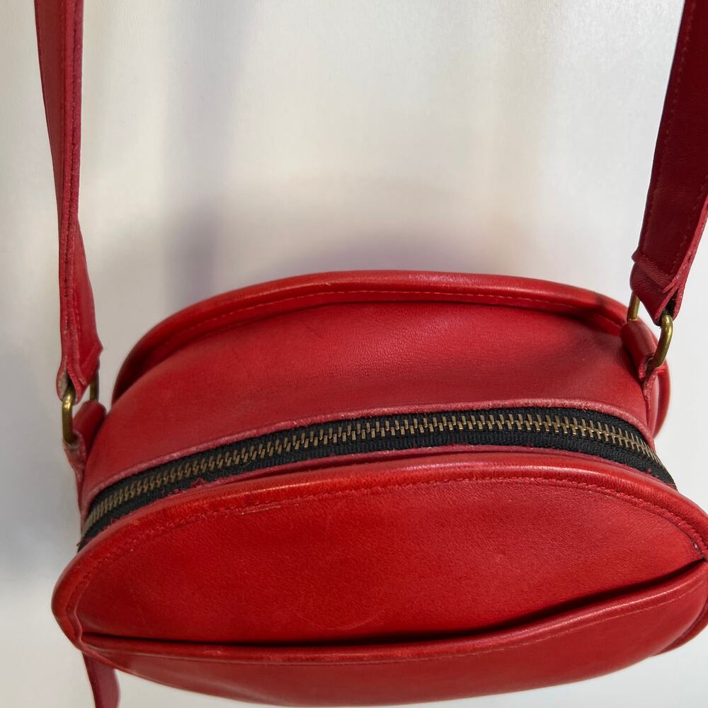 Vintage Coach Chester Canteen Crossbody Red Leather Bag 9901 - Picture 6 of 11